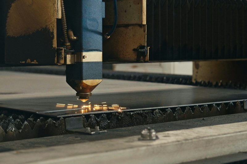 Découpe laser d'une tôle d'acier